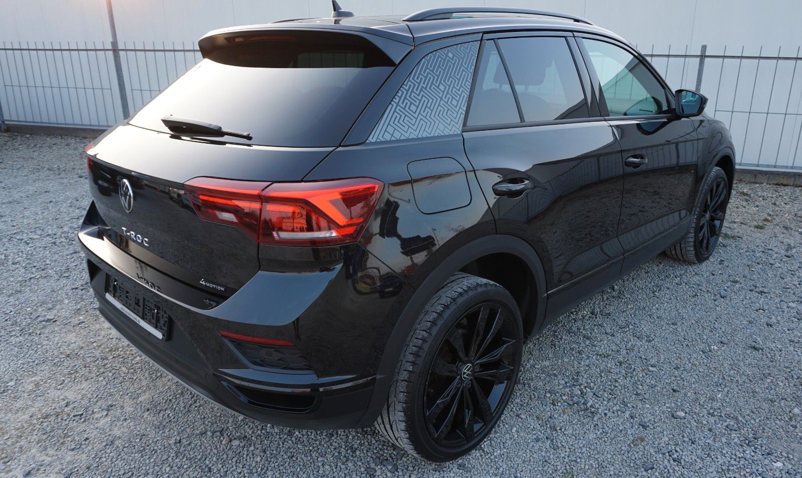 Fahrzeugabbildung Volkswagen T-Roc Sport 4Motion, Kamera, Navi, Pano, Black