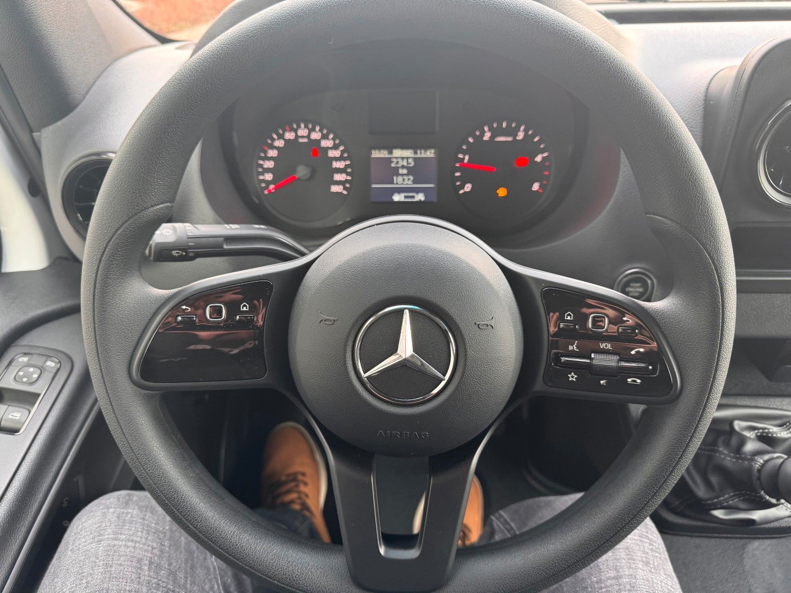 Fahrzeugabbildung Mercedes-Benz Sprinter 315 CDI Möbelkoffer Treppe Windabweiser