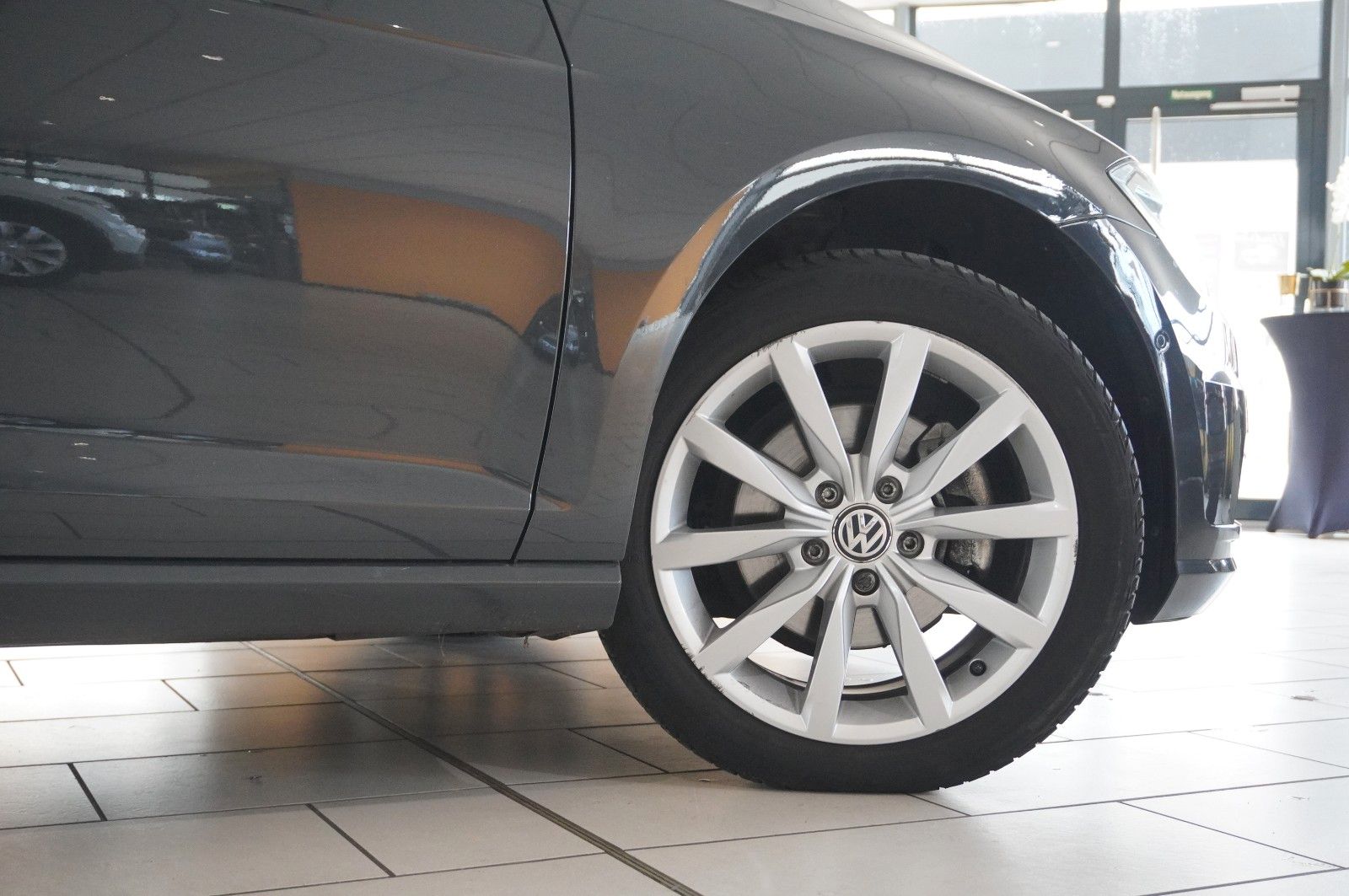 Fahrzeugabbildung Volkswagen Golf VII Vari. 1.5 TSI HIGHLINE DSG NAVI/LED/AHK