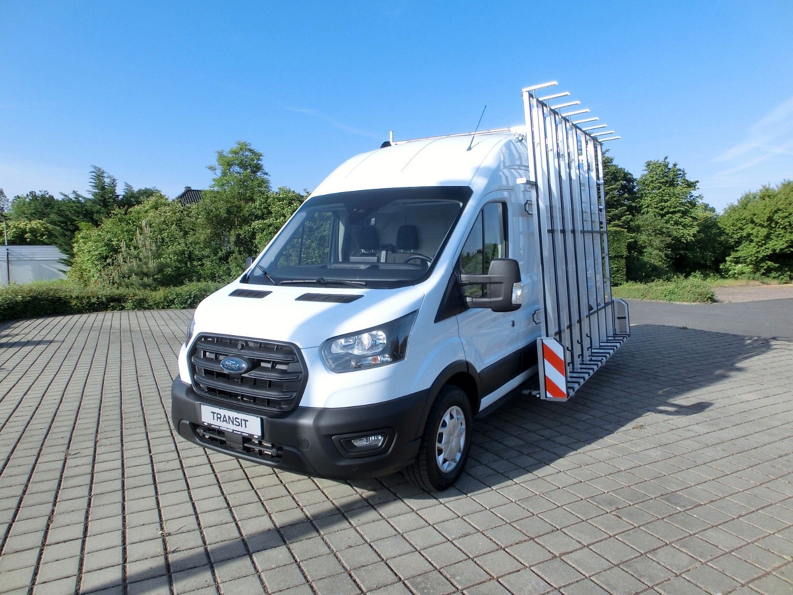 Fahrzeugabbildung Ford Transit Kasten 350 L3 Glastransporter