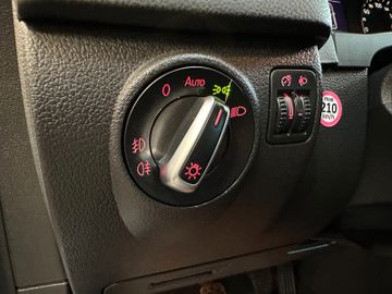 Volkswagen Tiguan Team 4Motion *2. Hand*Klima*SHZ*AHK*PDC*