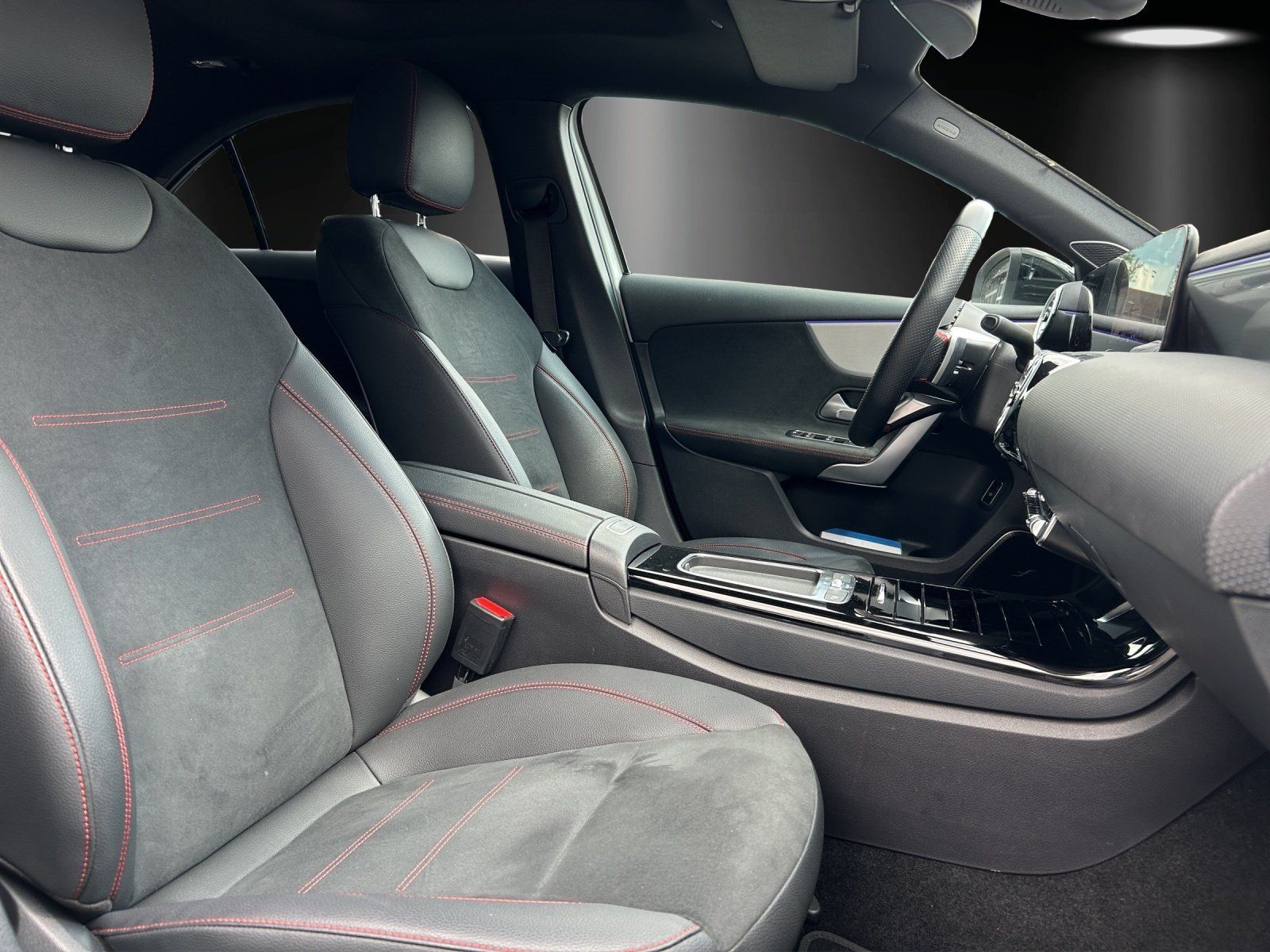 Fahrzeugabbildung Mercedes-Benz A 220 d Lim+AMG-Line+Burmester+PSD+DISTRONIC+19"