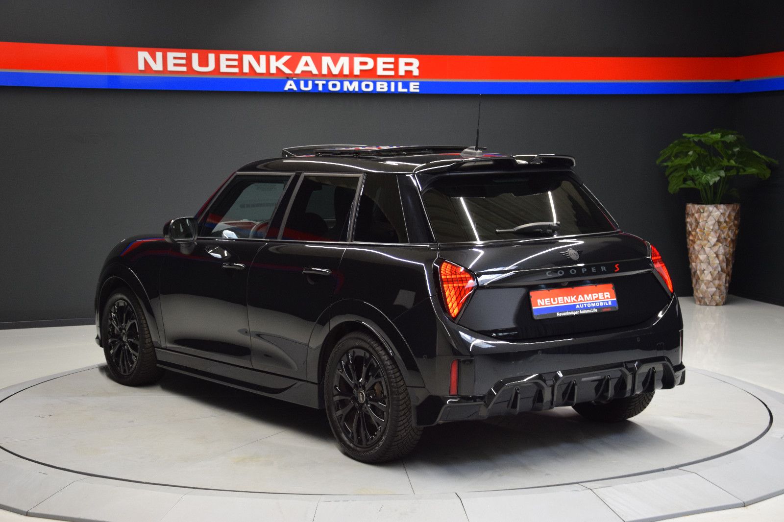 Fahrzeugabbildung MINI Cooper S John Cooper Works Trim 5-Türen Pano HuD