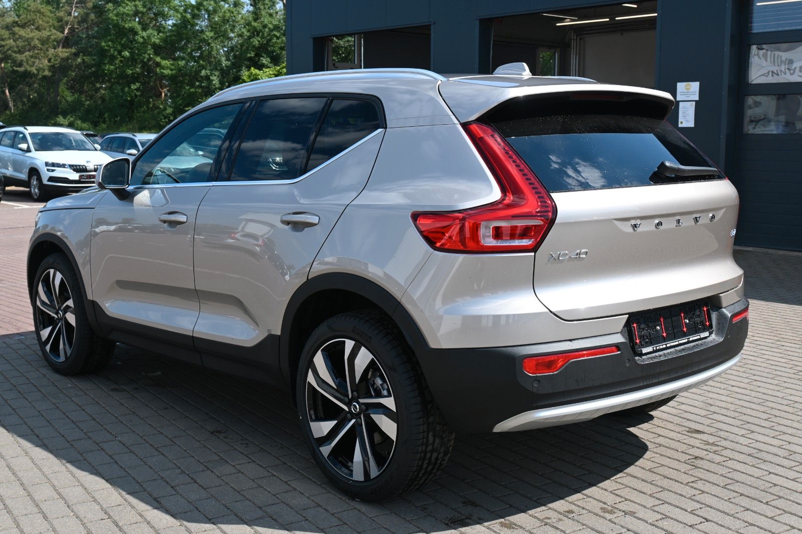 Fahrzeugabbildung Volvo XC40 B4 DKG Plus Bright*FSHZG*H&K*BLIS*ACC*AHK