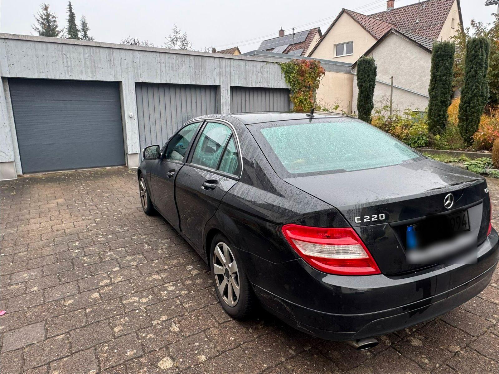 Mercedes-Benz 220