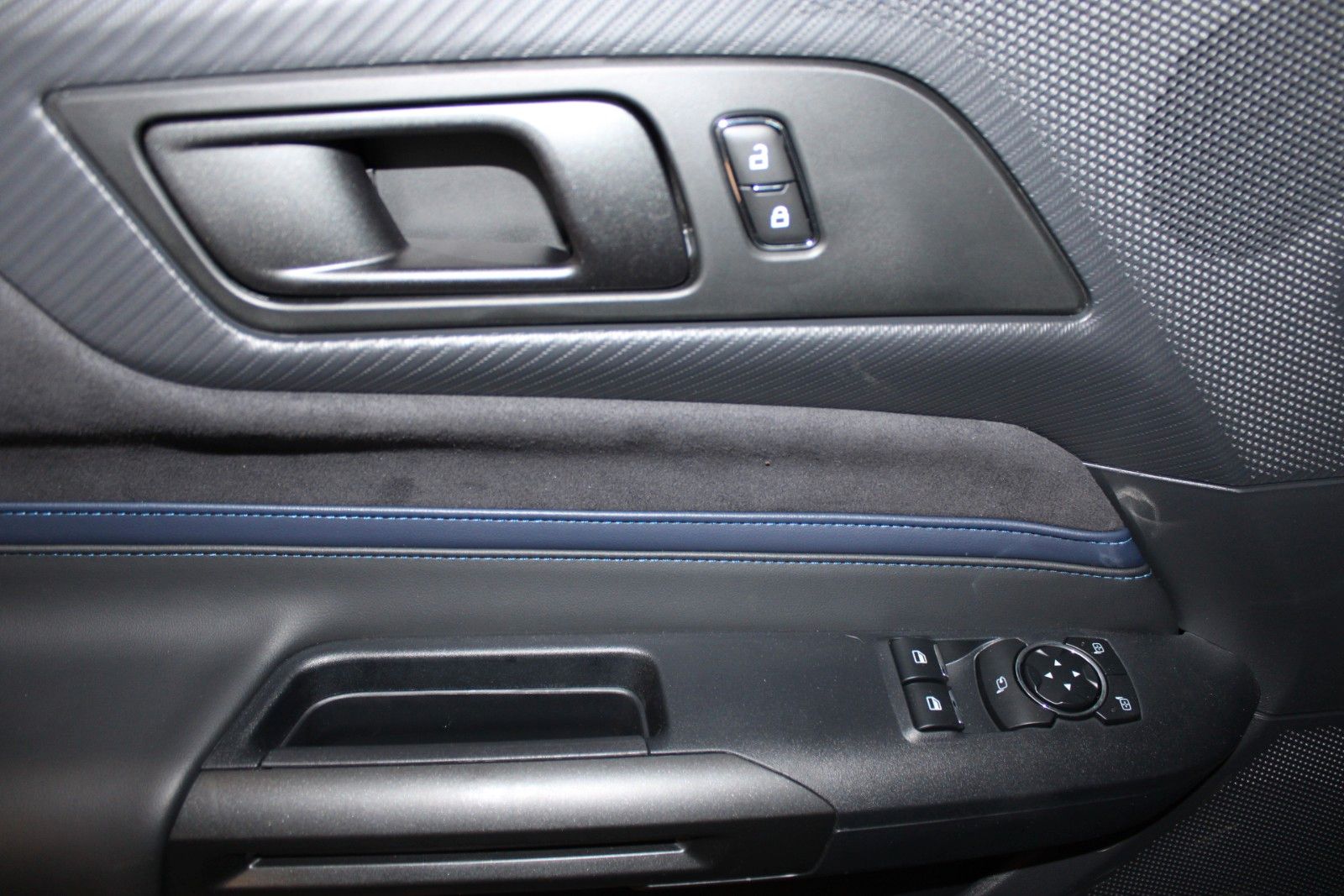 Fahrzeugabbildung Ford Mustang 5.0 Ti-VCT V8 Dark Horse AUTOMATIK
