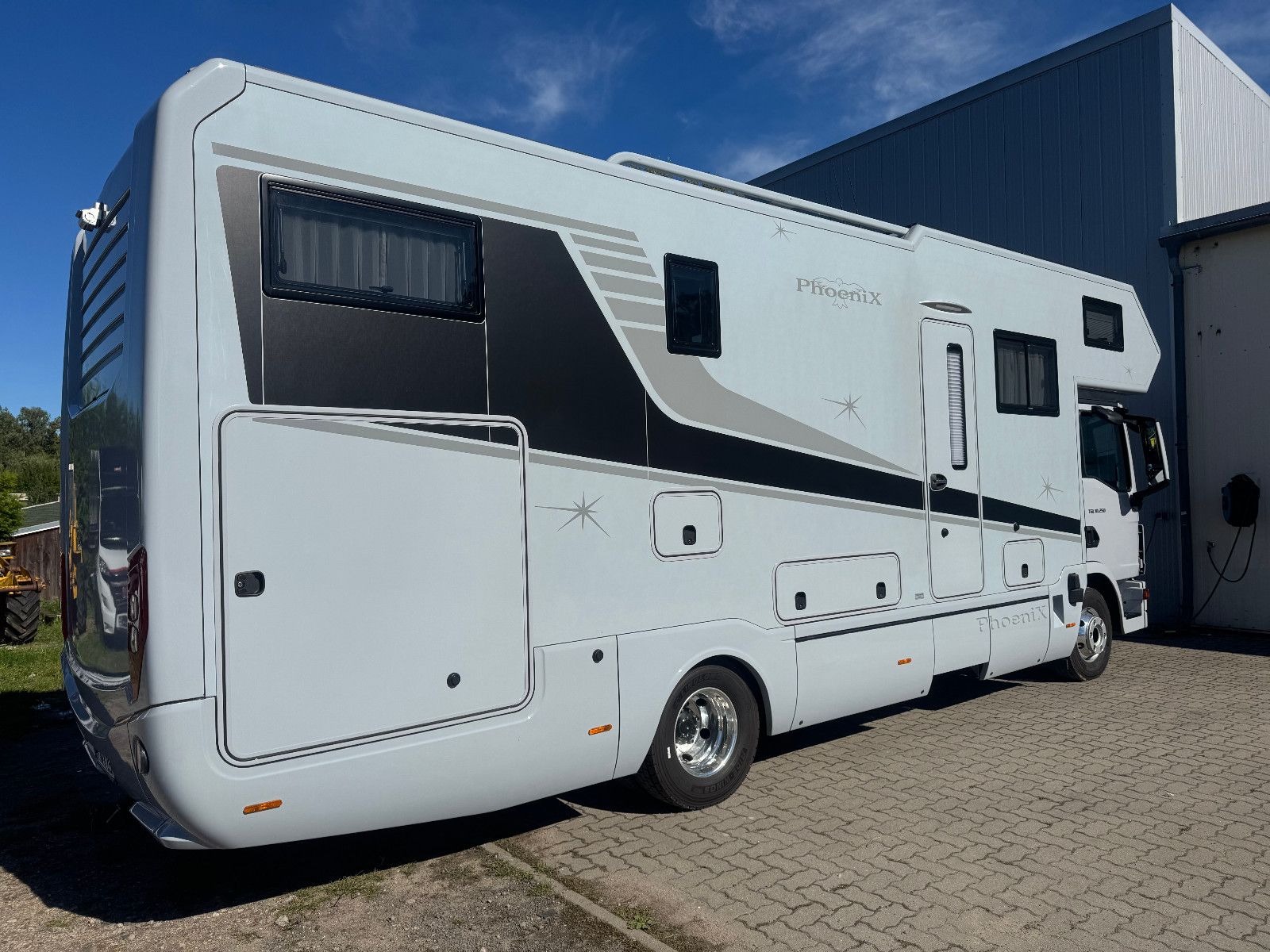 Fahrzeugabbildung Phoenix Top-Alkoven 8800 GSX Modell 2025