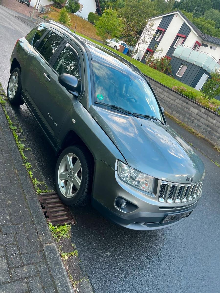 Jeep Compass 2012 — interior