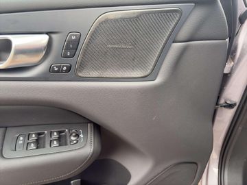 Volvo XC60 T6 Plug-In Hybrid AWD Facelift Plus Dark