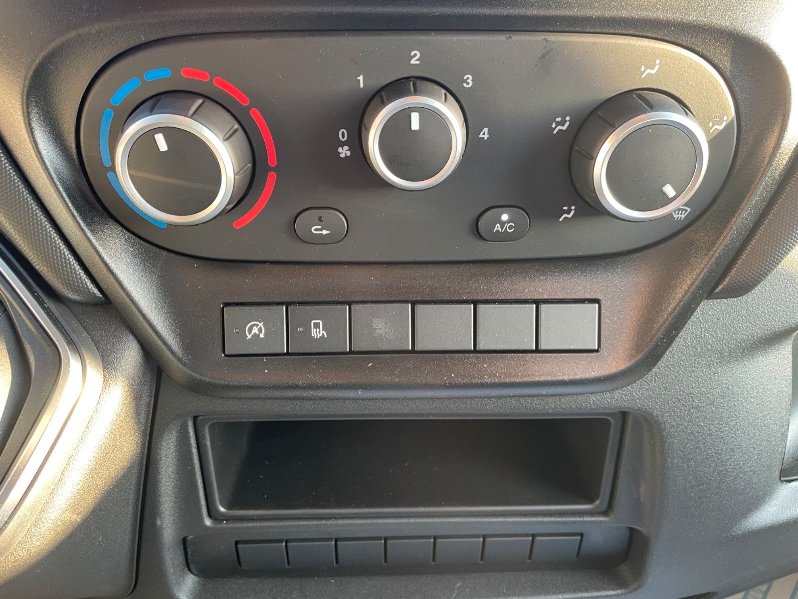 Fahrzeugabbildung Iveco Daily 35S14 A8 *R3.750mm*Automatik*AHK*