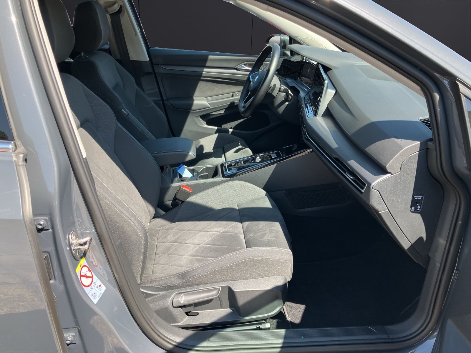 Fahrzeugabbildung Volkswagen Golf VIII Variant TDI Style DSG LEDplus Navi AID