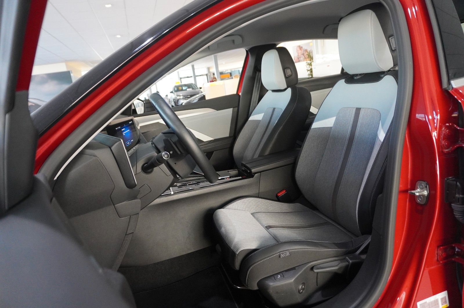 Fahrzeugabbildung Opel Astra L Lim. 1.6 HYBRID ELEGANCE NAVI/KAMERA/AHK