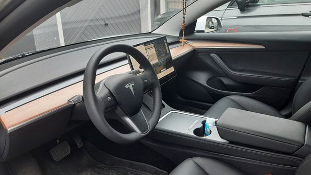 Tesla Model 3 Standard-Reichweite Plus - Hinterrad...