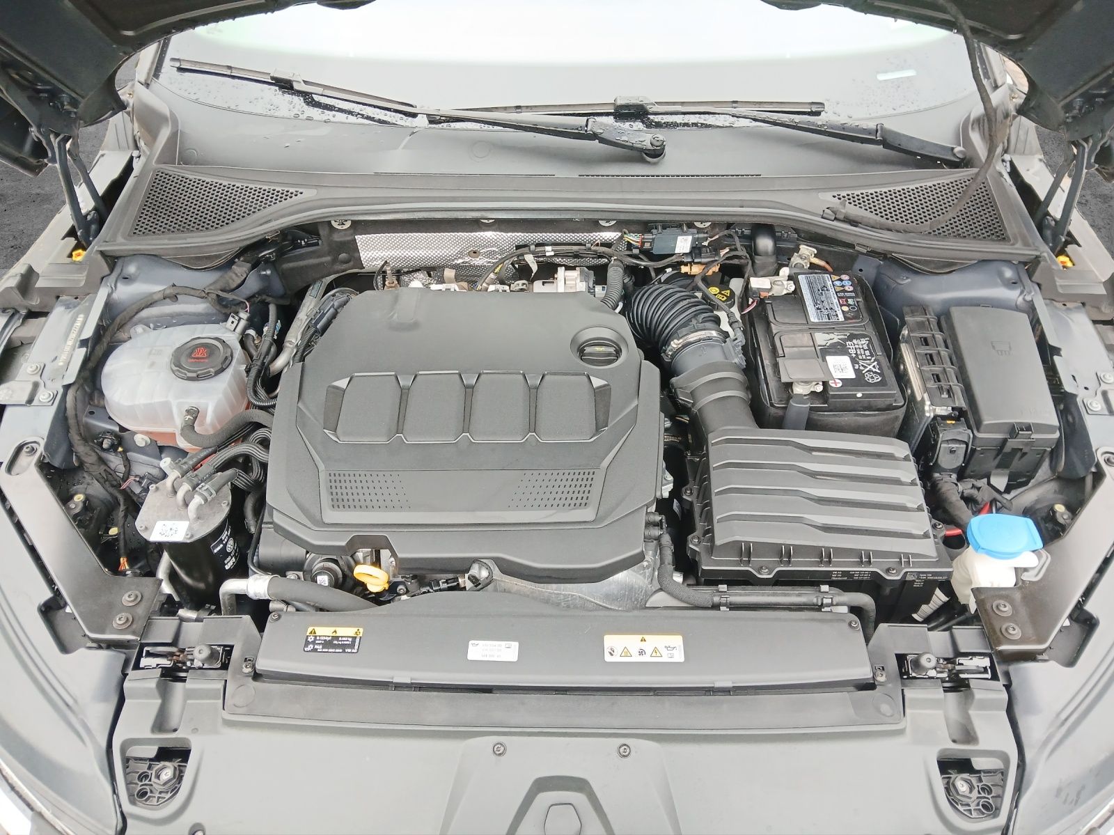 Fahrzeugabbildung Volkswagen Arteon SB TDI R-Line DSG 4M Matrix AHK AID ACC R