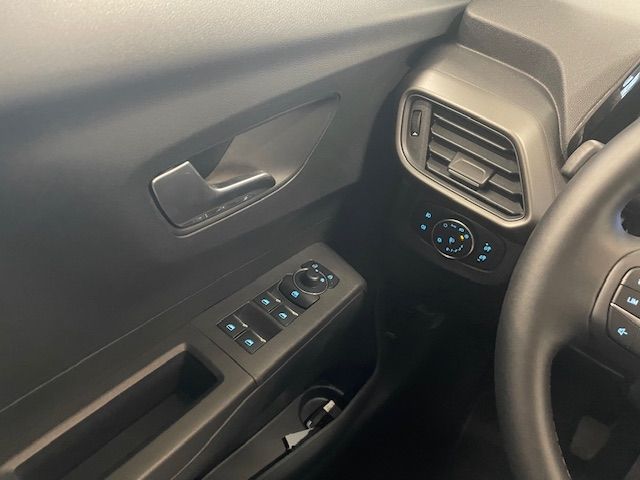 Fahrzeugabbildung Ford Tourneo Courier Titanium Winterpaket Kamera DAB