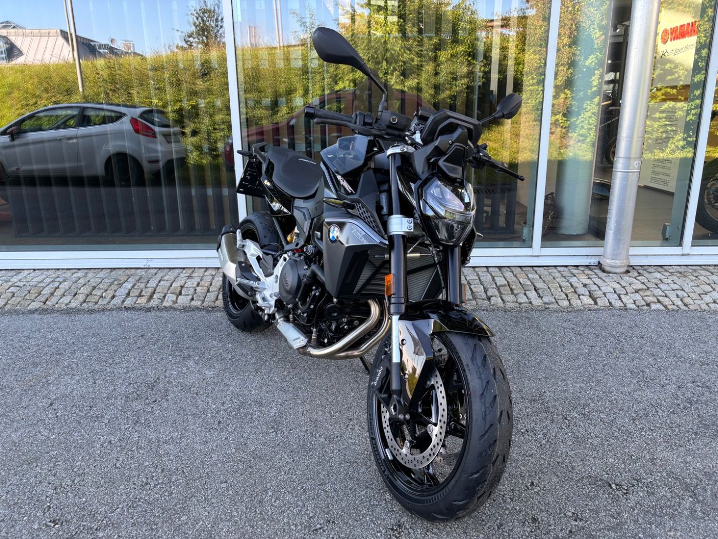 Fahrzeugabbildung BMW F 900 R Triple Black 2 Pakete