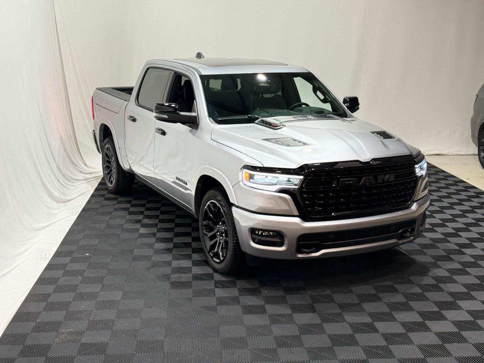 Fahrzeugabbildung Dodge RAM 1500 Limited Night  H/O 3.0L MY25