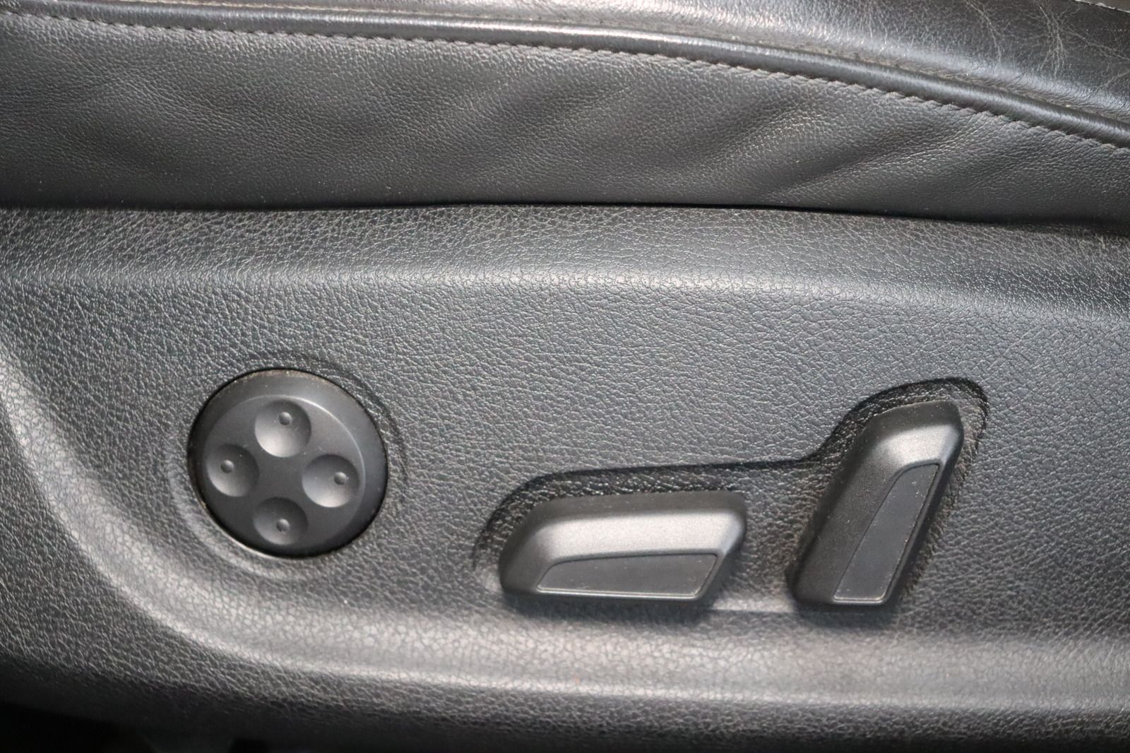 Fahrzeugabbildung Audi A4 2.0 TDI S line Avant * Sitzhzg. * Alcantara *