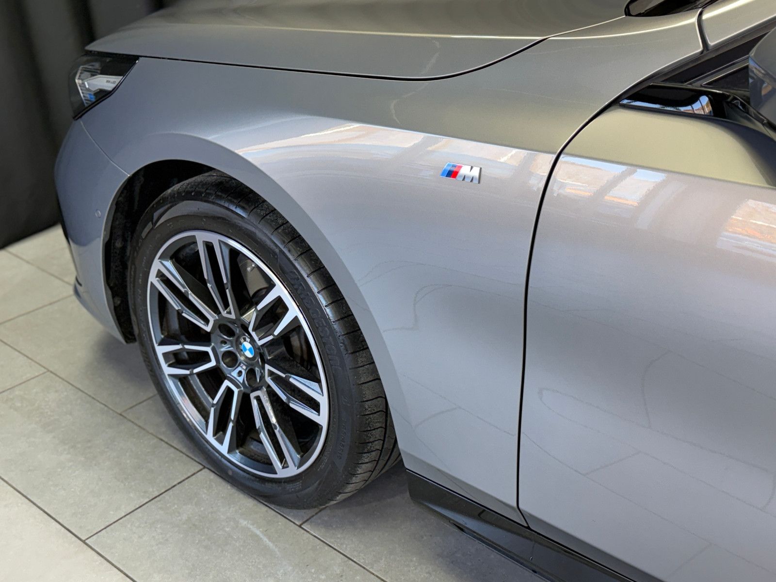 Fahrzeugabbildung BMW 520 d Limousine M Sport|H&K|HuD|Garantie