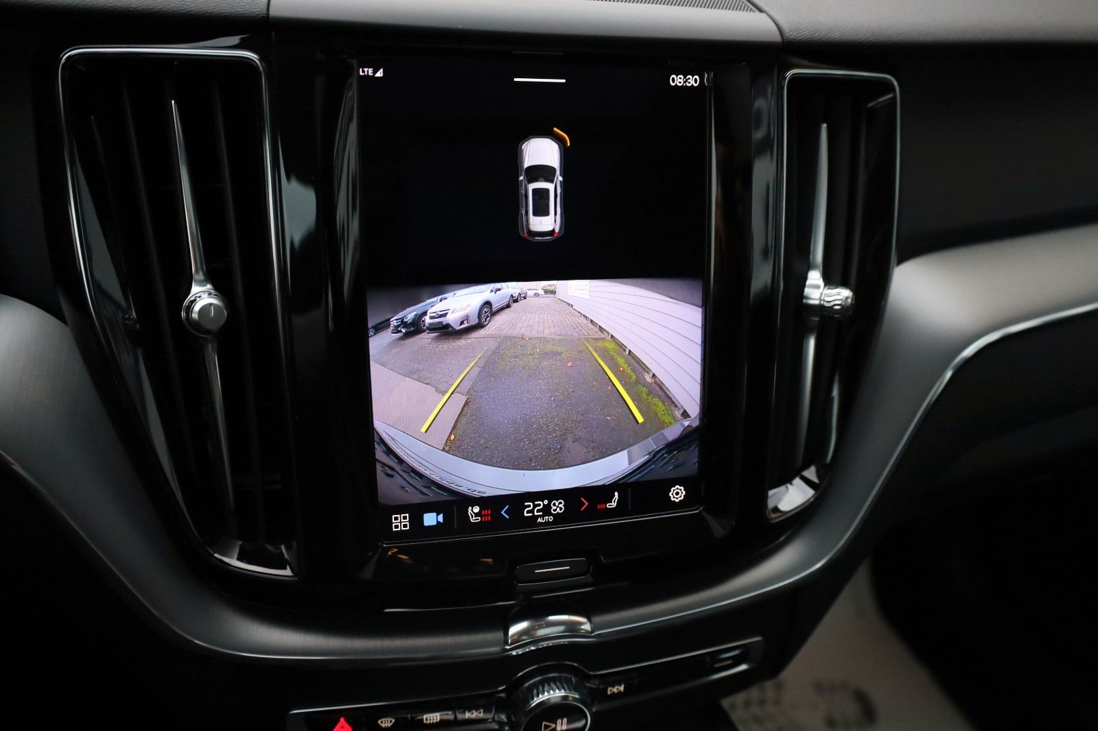 Fahrzeugabbildung Volvo XC60 Momentum Pro Leder,Navi,LED,Panorama,Kamera