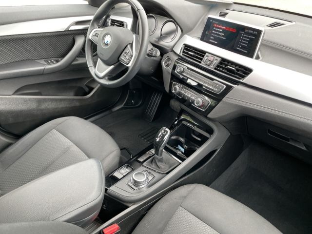 Fahrzeugabbildung BMW X2 sDrive 18i Autom. Navi, Sitzheizung, DAB