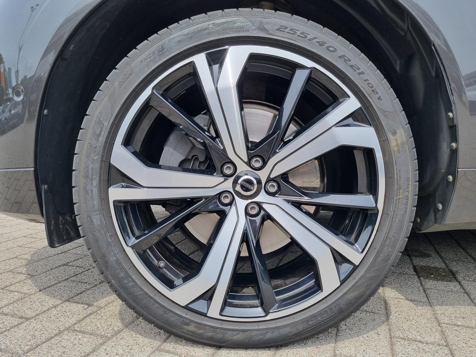 Fahrzeugabbildung Volvo XC60 B5 AWD Ultimate Dark 'Standheizung, 360Cam'