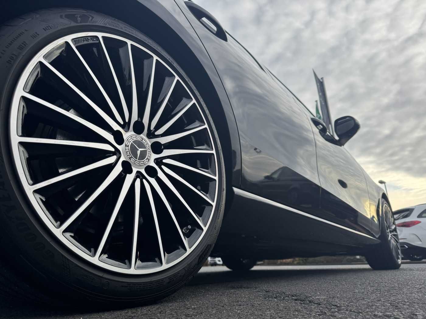 Fahrzeugabbildung Mercedes-Benz C 300d 9G AMG19'+Avantgarde+Distr+Digital +Ambie