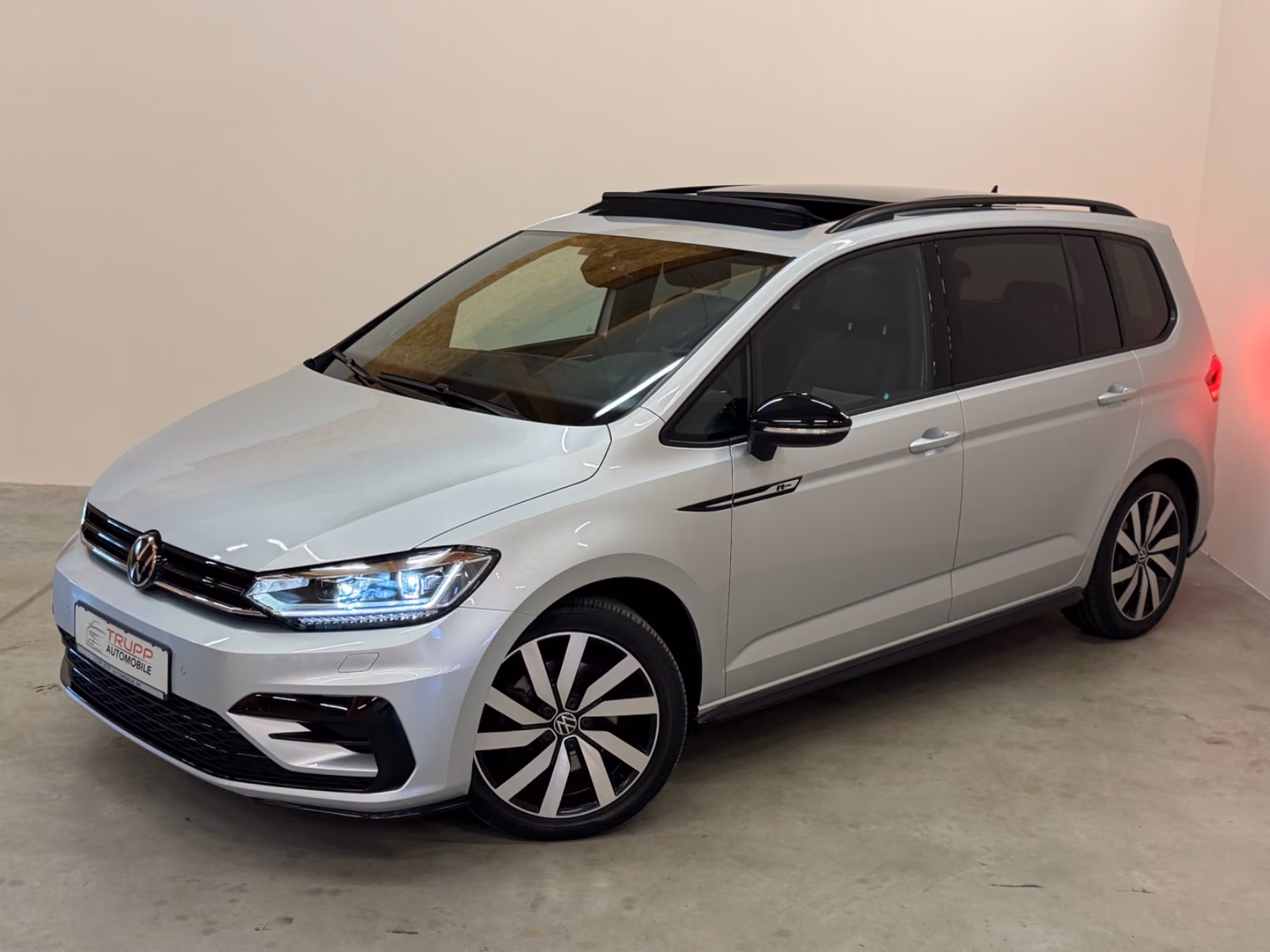 Volkswagen Touran 1.5TSI R-Line/LED/PANO/DYNAUDIO/R-KAM/SHZ