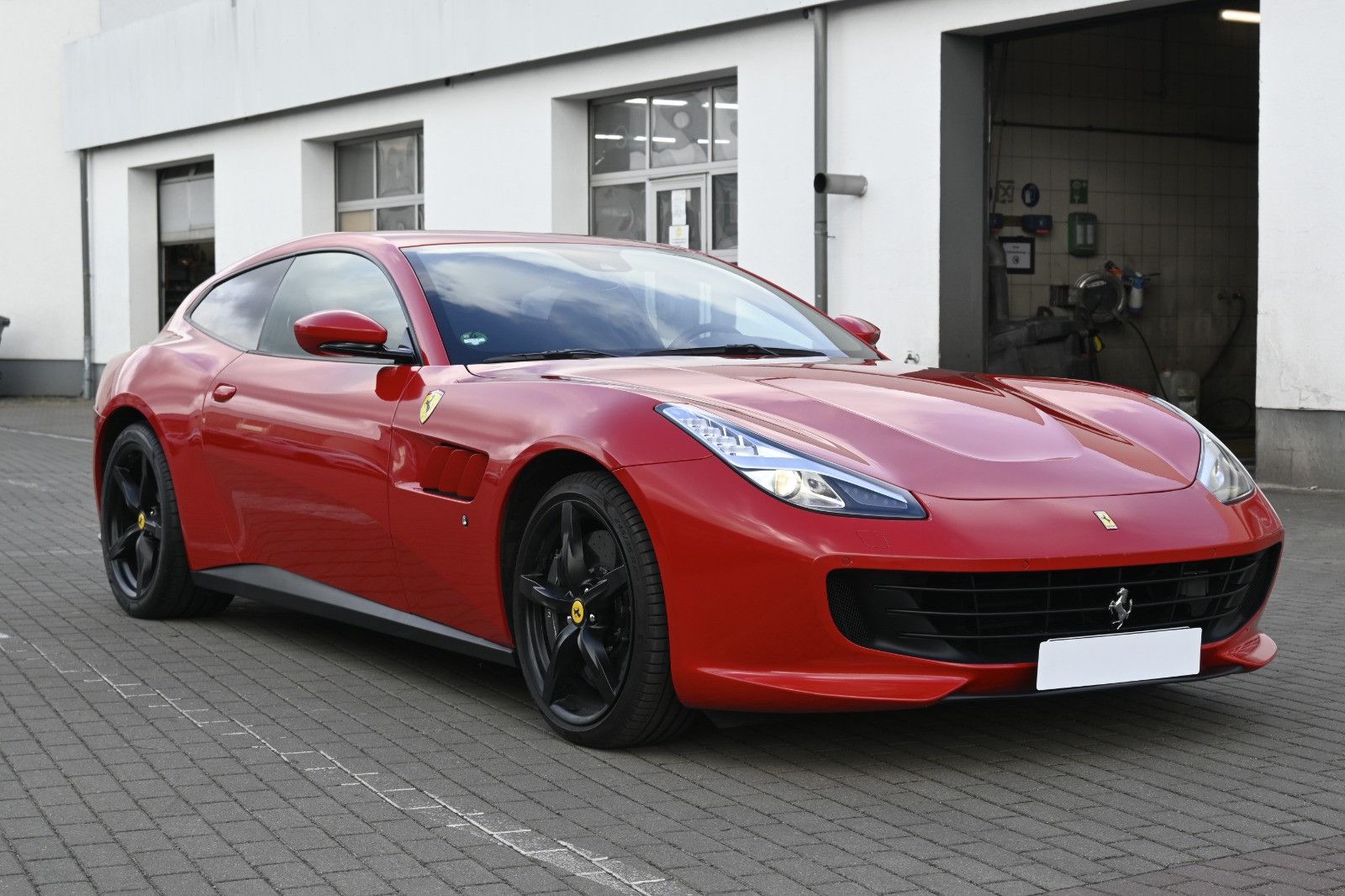 Fahrzeugabbildung Ferrari GTC4Lusso*LIFT*Folie*Apple car*1.Hand*MIETKAUF