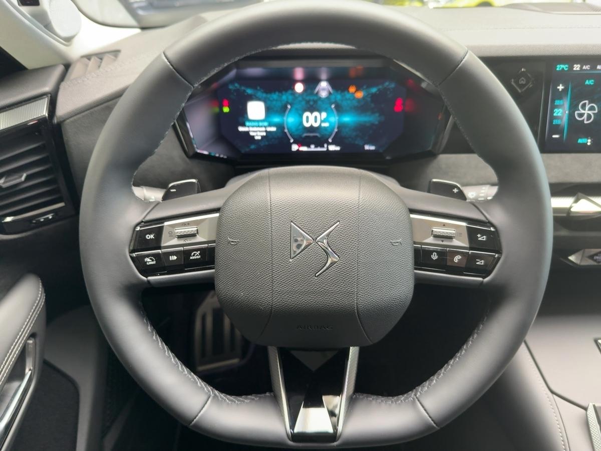 DS Automobiles Nº4 Étoile + Alcantara Hybrid 145