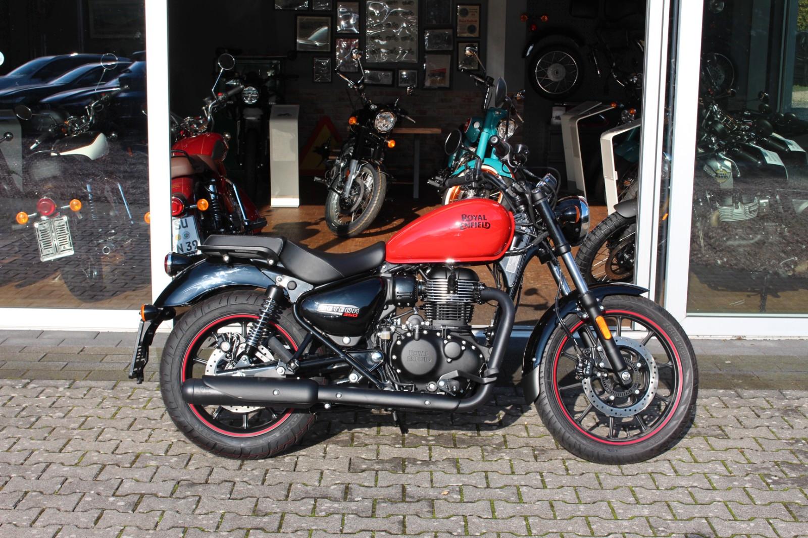 Royal Enfield Meteor 350 Fireball Red +2026+Tripper Navi+