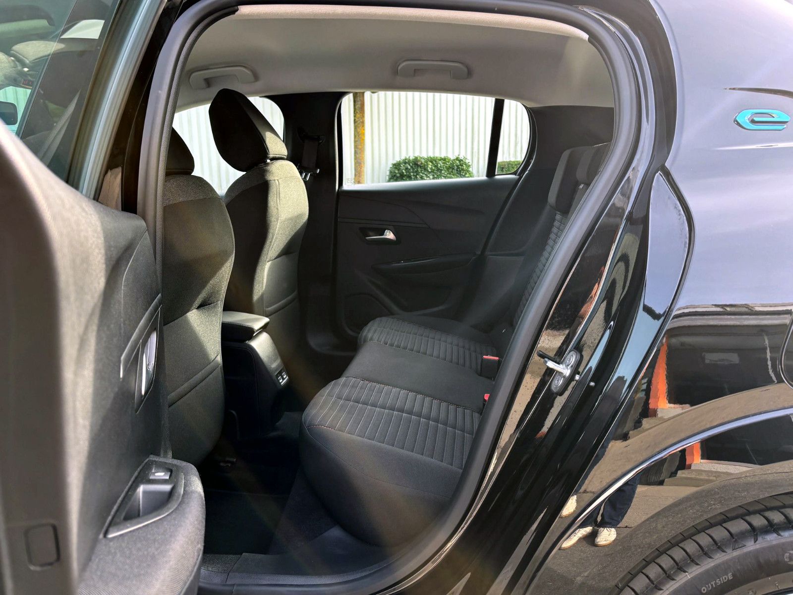 Fahrzeugabbildung Peugeot 208-e Active Pack 50kWh LED SHZ NAV KLIMA PDC BT