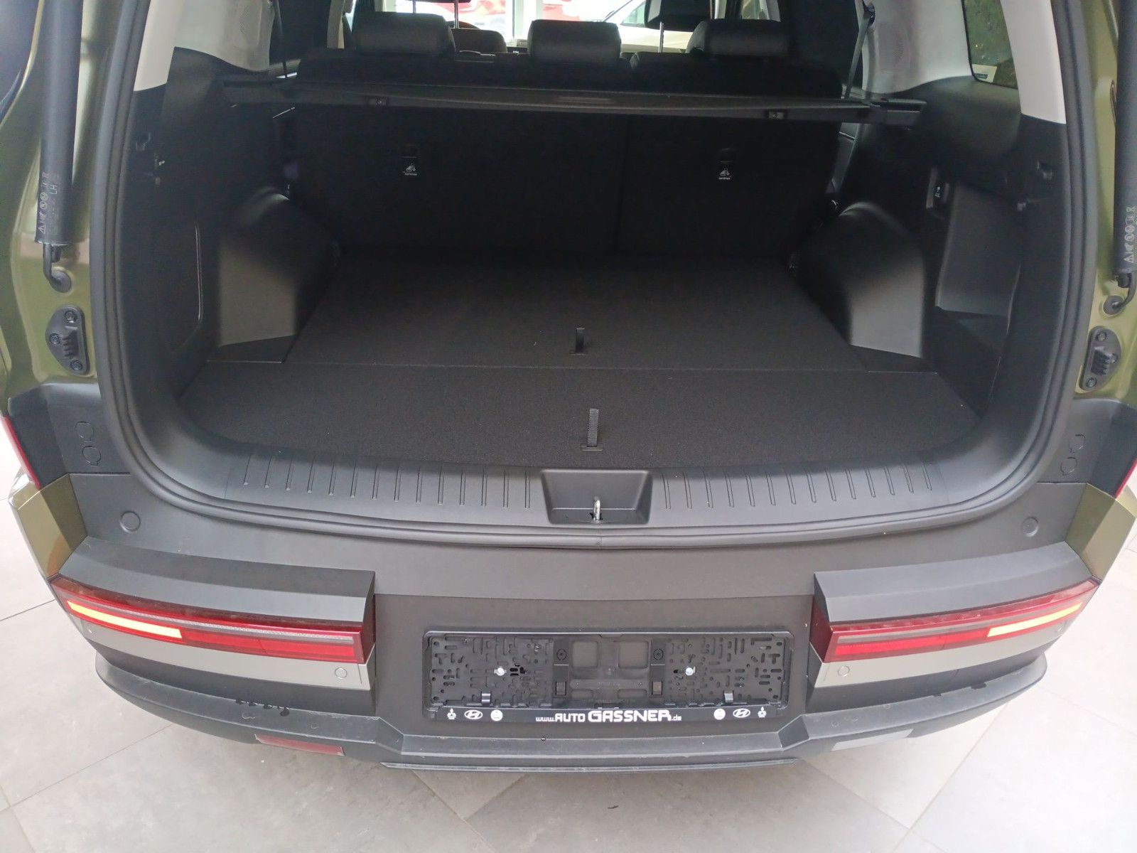 Fahrzeugabbildung Hyundai Santa Fe 1.6 T Hybrid 215PS 4WD Signature