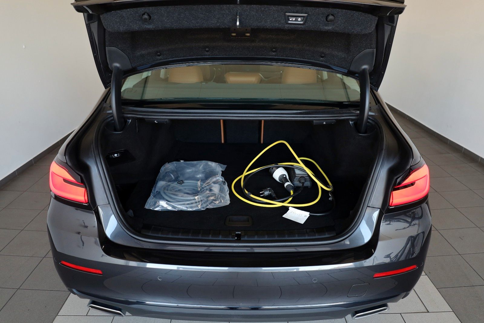 Fahrzeugabbildung BMW 530e xDrive Leder,Navi,LED,HUD,SD,Apple CarPlay,