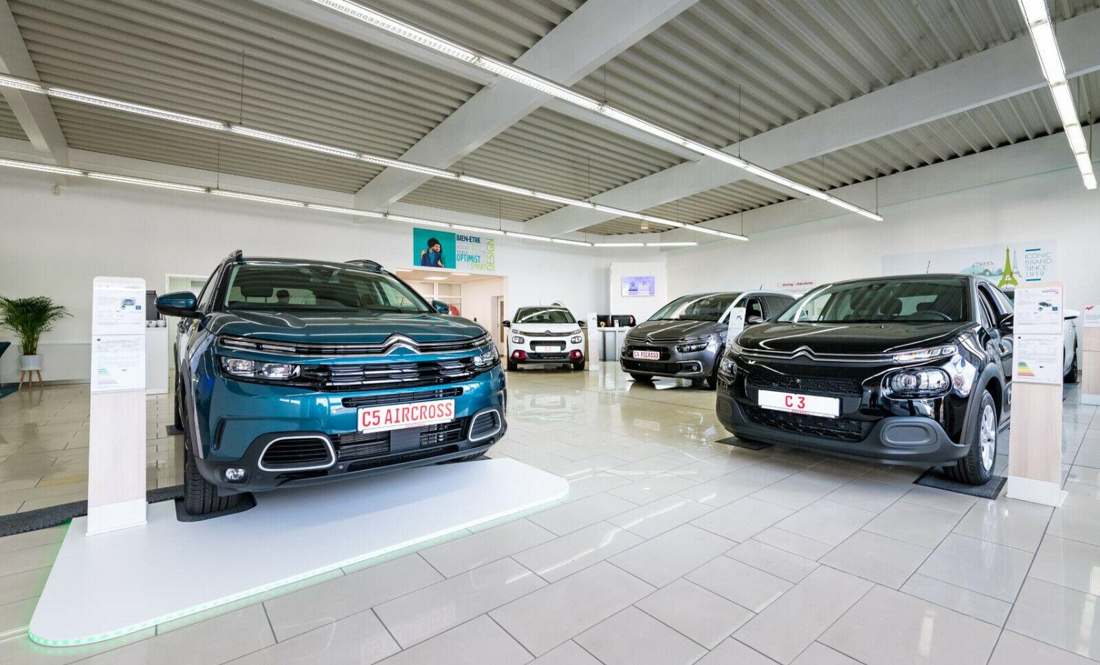 showroom-image-top