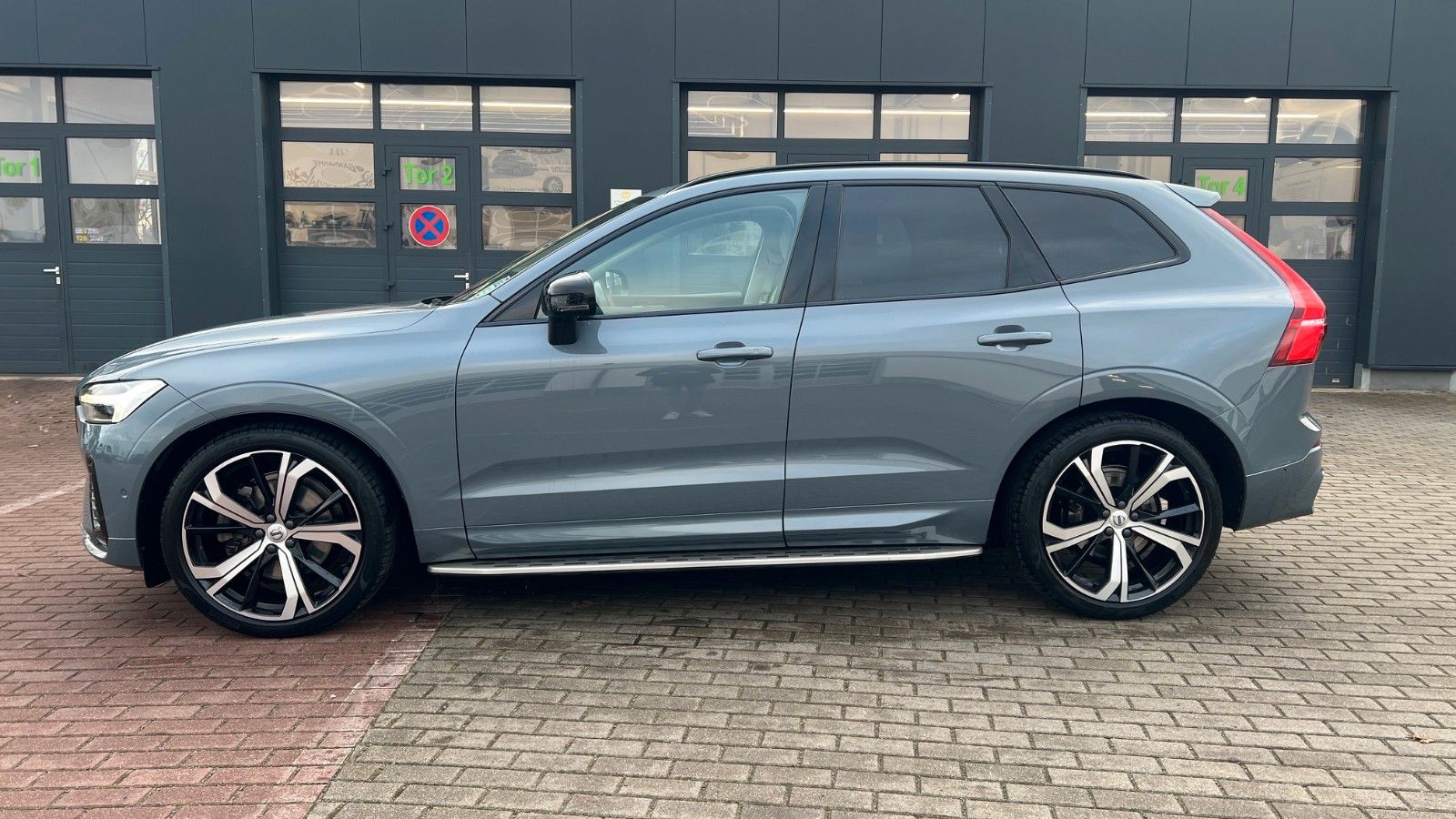 Fahrzeugabbildung Volvo XC60 B5 D Ultimate Dark AWD*360°*AHK*HUD*LUFT*