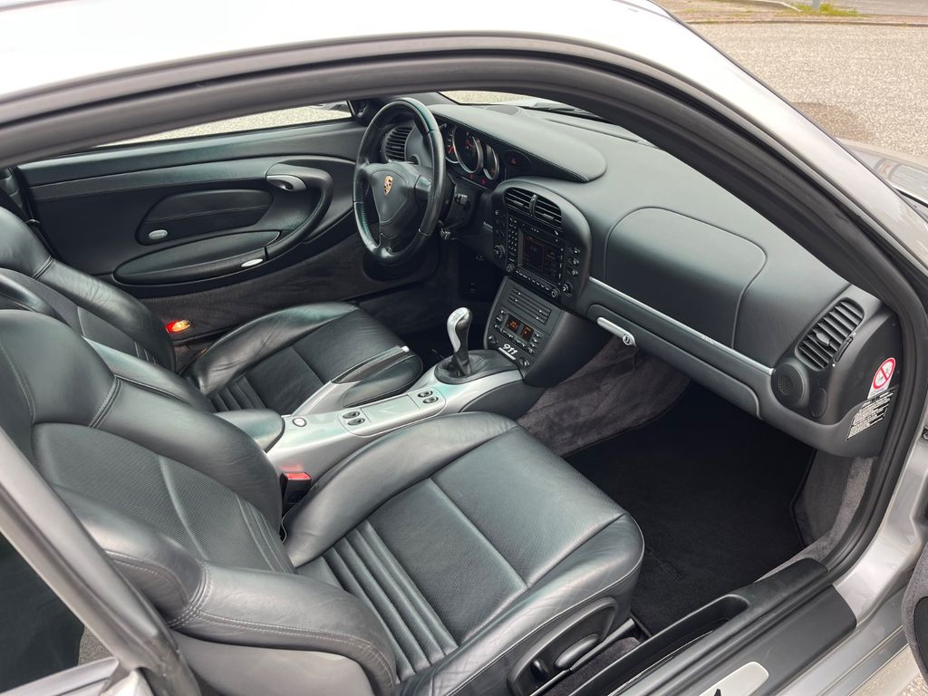 PORSCHE 911 996 Carrera Coupé Jubiläumsmodell Deutsch PORSCHE 911 996 Carrera Coupé Jubiläumsmodell Deutsch