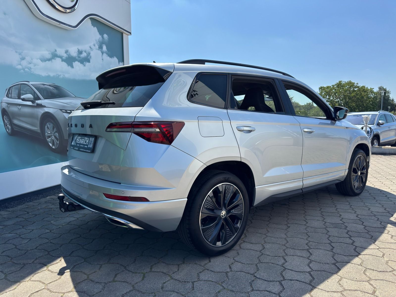 Fahrzeugabbildung SKODA Karoq Sportline 1.5TSI 6-Gang*AHK*RFK*Matrix*eHe