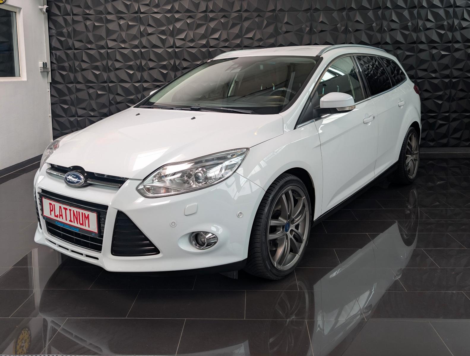 Ford Focus 2012 — interior