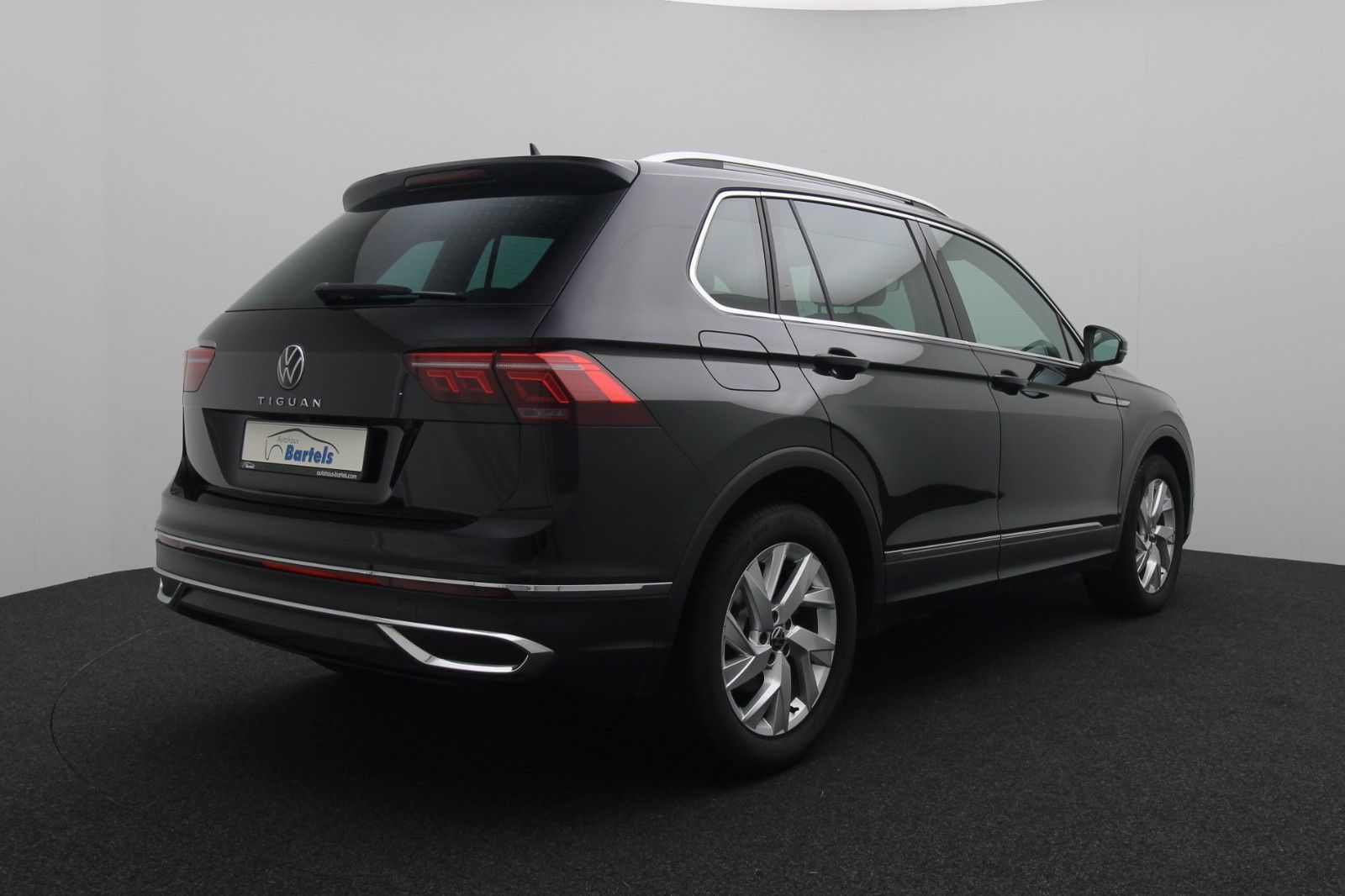 Fahrzeugabbildung Volkswagen Tiguan Elegance 2.0 ACC Matrix AHK