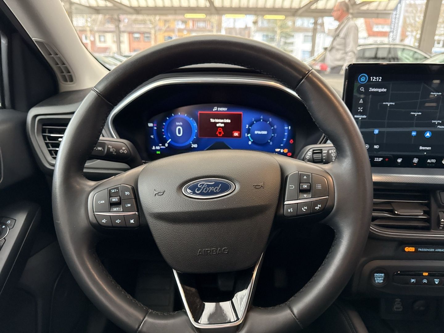 Fahrzeugabbildung Ford Focus Turnier Active X Automatik AHK schwenkbar