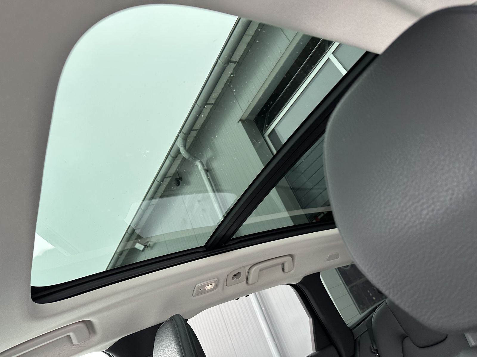 Fahrzeugabbildung Volvo V90 T6 AWD Plus Bright NAV+LED+360°+H&K+PANO+VC