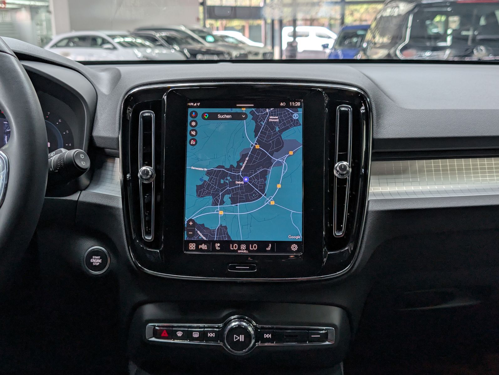 Fahrzeugabbildung Volvo XC40 B3 Core Winter-Pk. LED*VC*KEYLESS*SOUND*18"