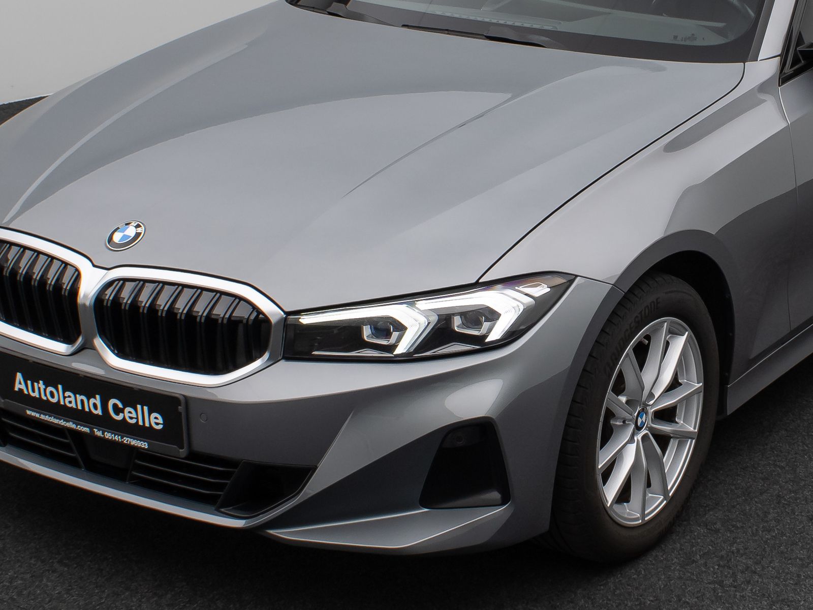 Fahrzeugabbildung BMW 320d Panorama DAB H/K Lordos Stop&Go PDC LED