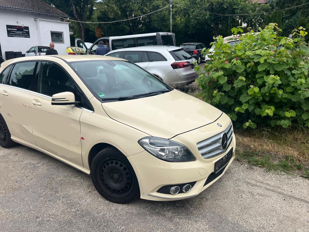 Mercedes-Benz B 180