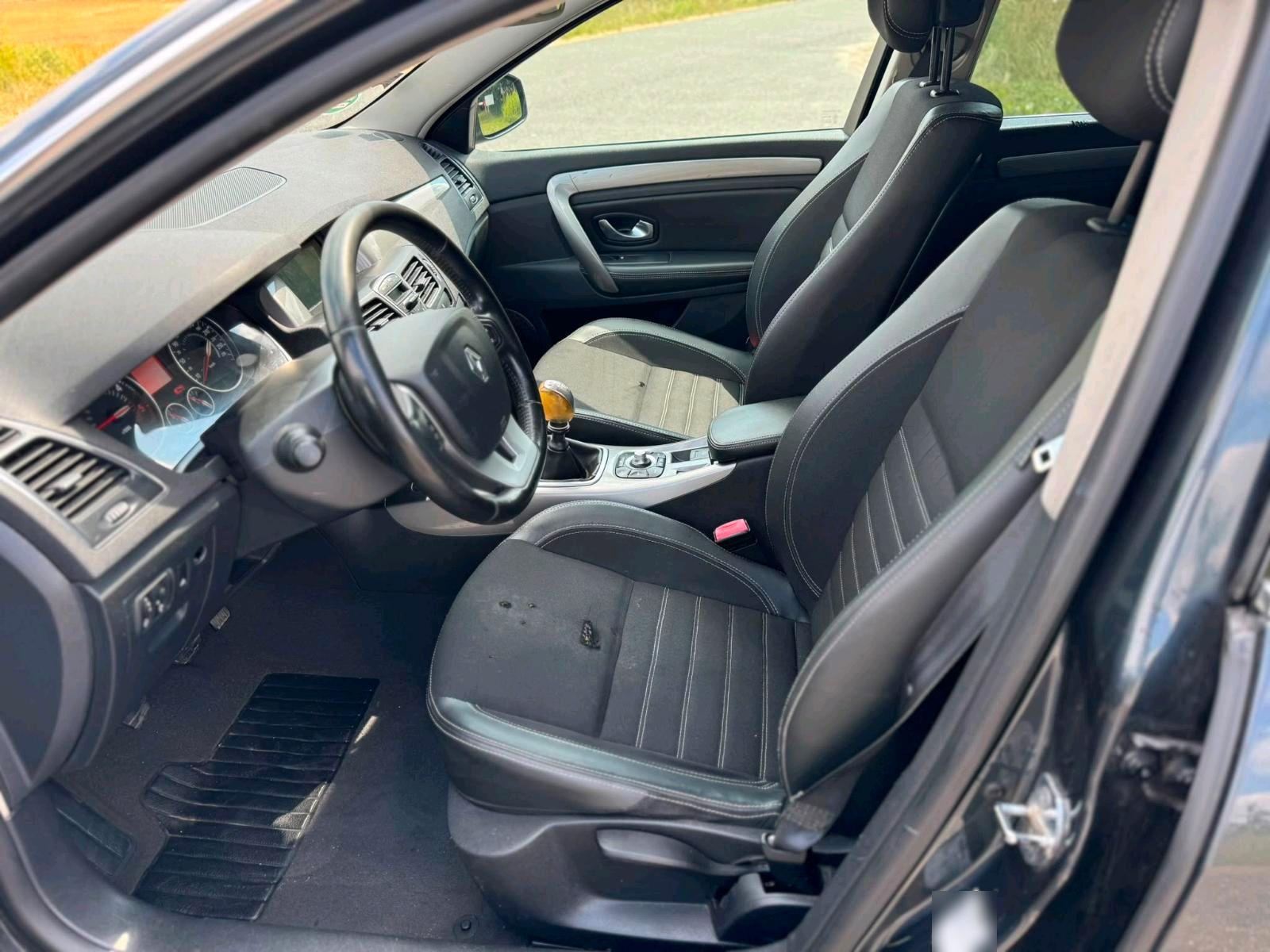 Renault Laguna 2014 — photo 11