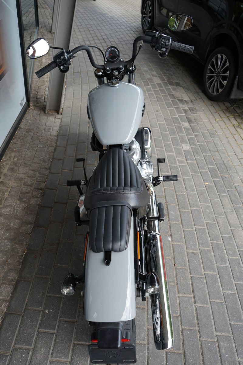 Fahrzeugabbildung Harley-Davidson Street Bob 117 Speichen 2025 Sofort Verfügbar