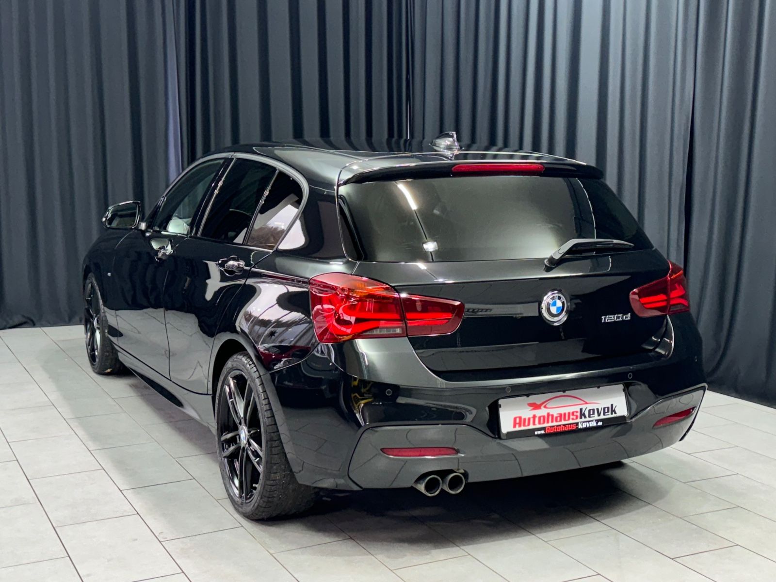 Fahrzeugabbildung BMW 120d Edition M SPORT SHADOW|AUTOMATIK|LEDER|PDC