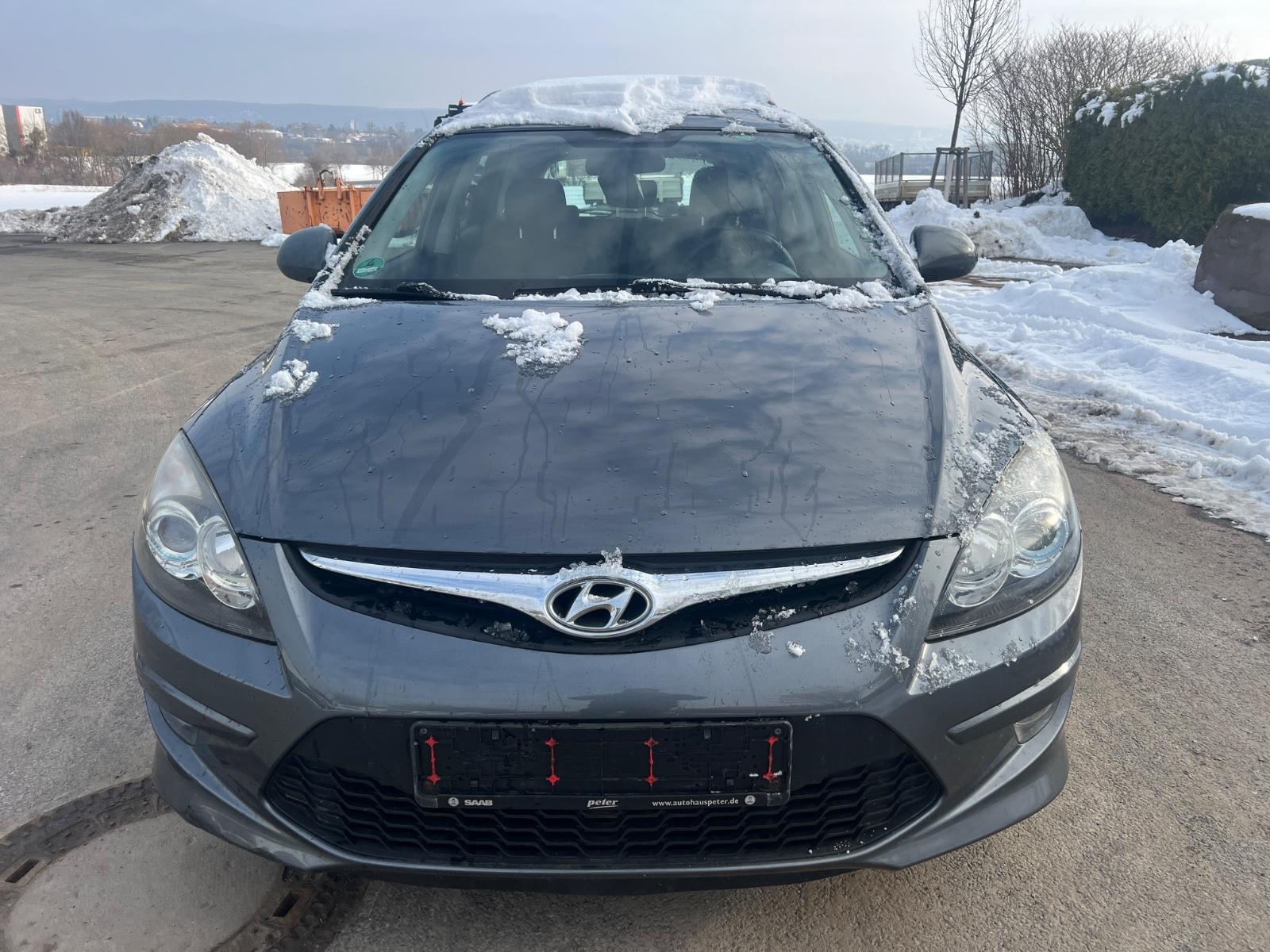 Hyundai i30 2010 — photo 11