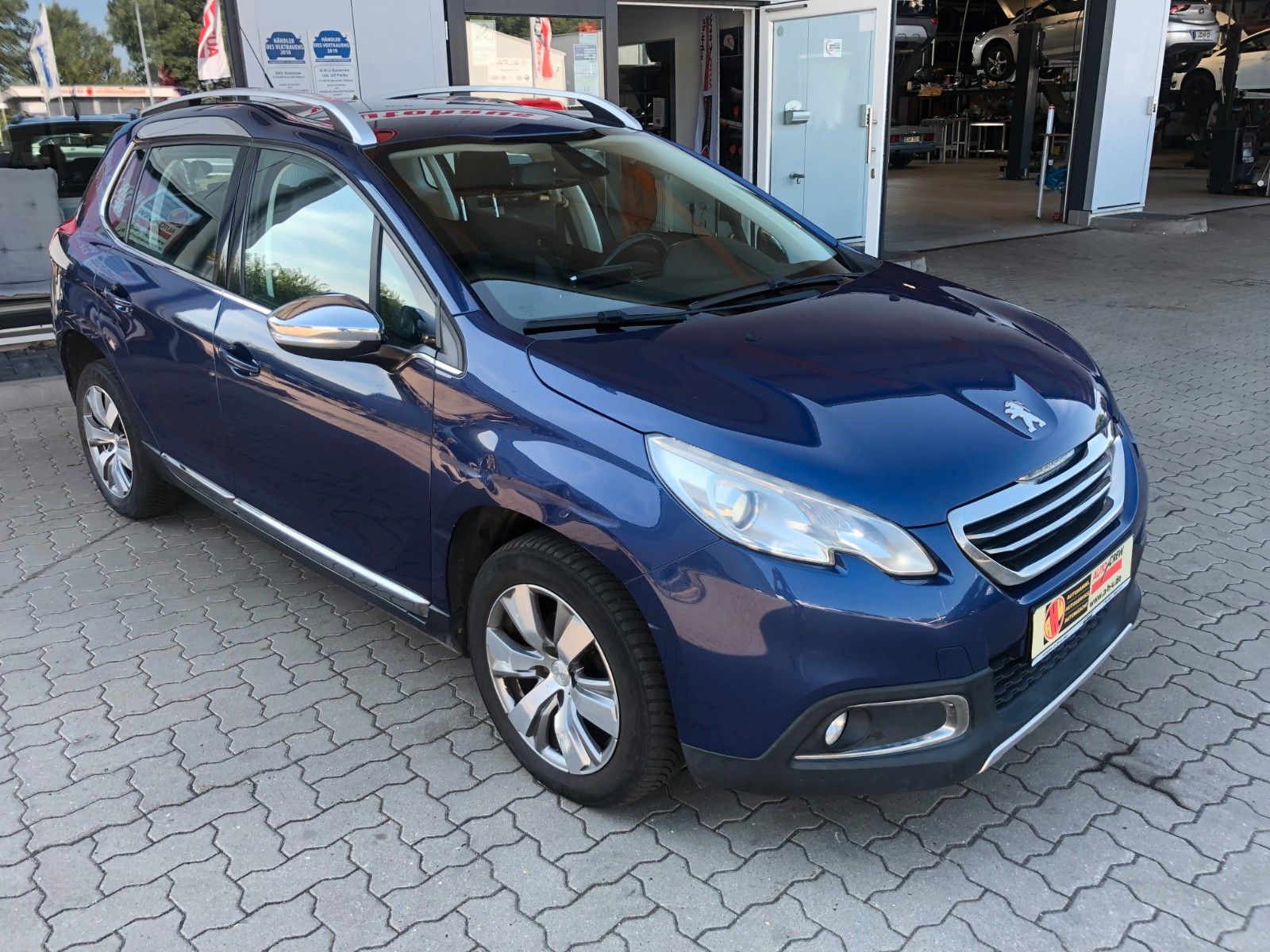 Fahrzeugabbildung Peugeot 2008 Allure Klimaautomatik Parkpilot